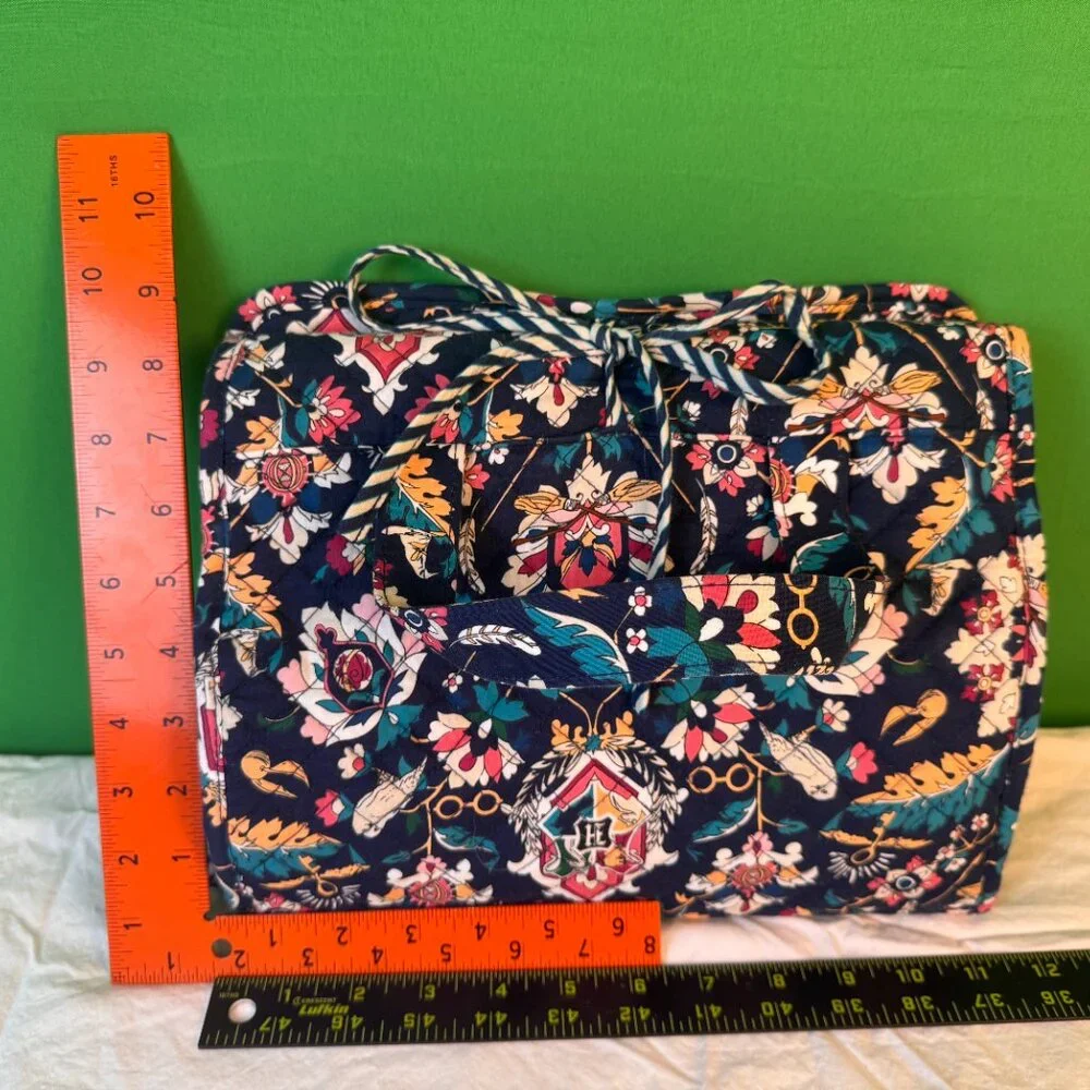 Vera Bradley 'Home to Hogwarts' Shower/Travel/Cosmetics Hanging Bag - Picture 9 of 9